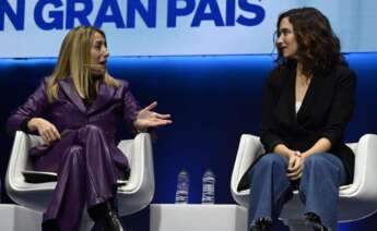 La presidenta del PP extremeño, María Guardiola, junto a la presidenta de la Comunidad de Madrid, Isabel Díaz Ayuso