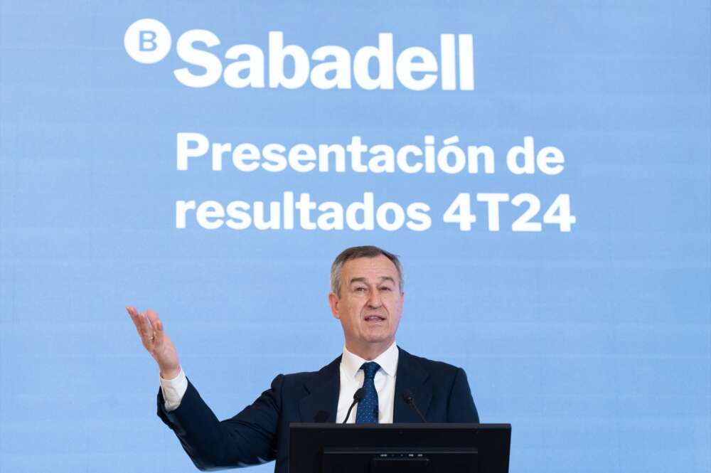 El consejero delegado de Banco Sabadell, César González-Bueno, durante una rueda de prensa para presentar los resultados de 2024, en las oficinas de Banco Sabadell, a 7 de febrero de 2025, en Madrid (España). El Grupo Banco Sabadell logró un beneficio récord de 1.827 millones de euros en 2024, un 37,1% más, después de haber superado en cada uno de los dos últimos trimestres la cota histórica de 500 millones de euros. David Zorrakino / Europa Press 07 FEBRERO 2025;SABADELL;RESULTADOS;2024;BARCELONA;PRESENTA;PRESENTACIÓN 07/2/2025