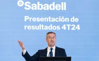 El consejero delegado de Banco Sabadell, César González-Bueno, durante una rueda de prensa para presentar los resultados de 2024, en las oficinas de Banco Sabadell, a 7 de febrero de 2025, en Madrid (España). El Grupo Banco Sabadell logró un beneficio récord de 1.827 millones de euros en 2024, un 37,1% más, después de haber superado en cada uno de los dos últimos trimestres la cota histórica de 500 millones de euros. David Zorrakino / Europa Press 07 FEBRERO 2025;SABADELL;RESULTADOS;2024;BARCELONA;PRESENTA;PRESENTACIÓN 07/2/2025