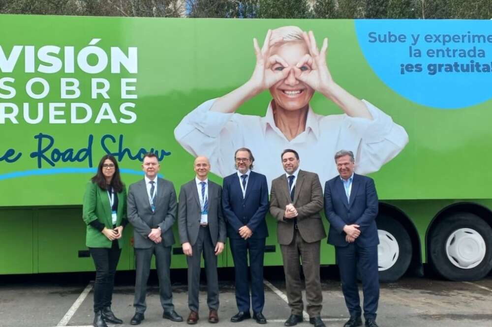 De izquierda a derecha: Íngrid Pallàs, responsable de Oftalmología de Bayer; Maximino Abraldes, presidente de la Sociedad Gallega de Oftalmología; Jordi Sánchez, CEO de Bayer Iberia; Alfredo G. Layana, presidente de la Sociedad Española Retina y Vitreo (SERV); Guido Senatore, director médico de Bayer, y Rafael Carbó, jefe regional de Bayer