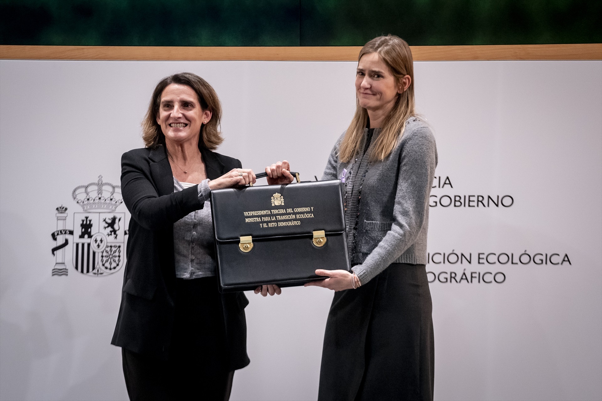 Teresa Ribera entrega la cartera del Ministerio para la Transición Ecológica a Sara Aagesen