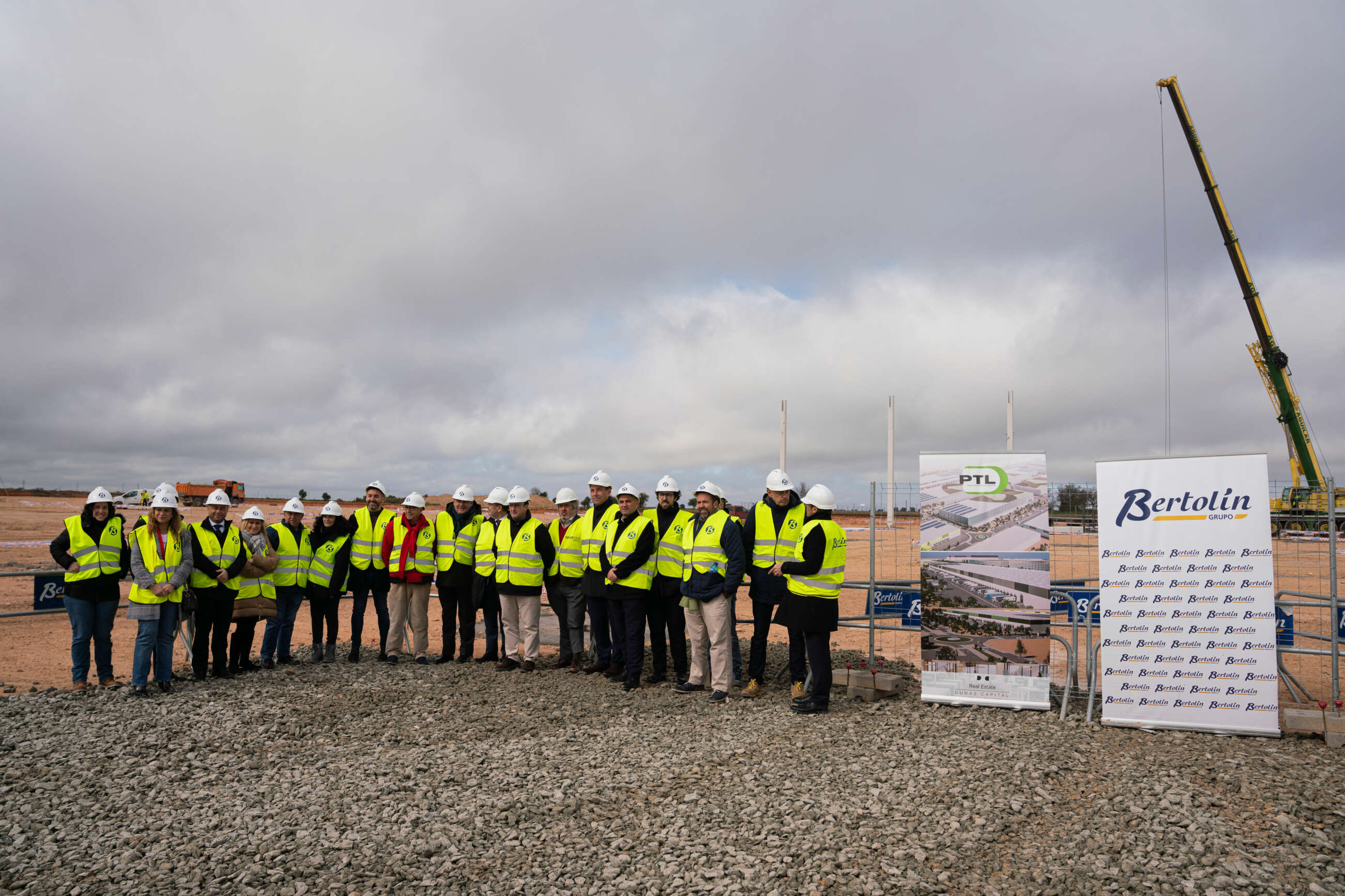 Acto de colocación del primer pilar de la nueva plataforma logística que construye Hormigones Cortés en el Parque Tecnológico Logístico-Noblejas. Foto: Grupo Bertolín.