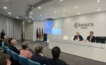 José Vicente Morata y Vicente Mompó en el Pleno de Cámara celebrado en la Escuela de Negocios. Foto: Cámara Valencia