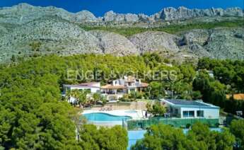 Vista exterior de una vivienda de lujo en Altea (Alicante)