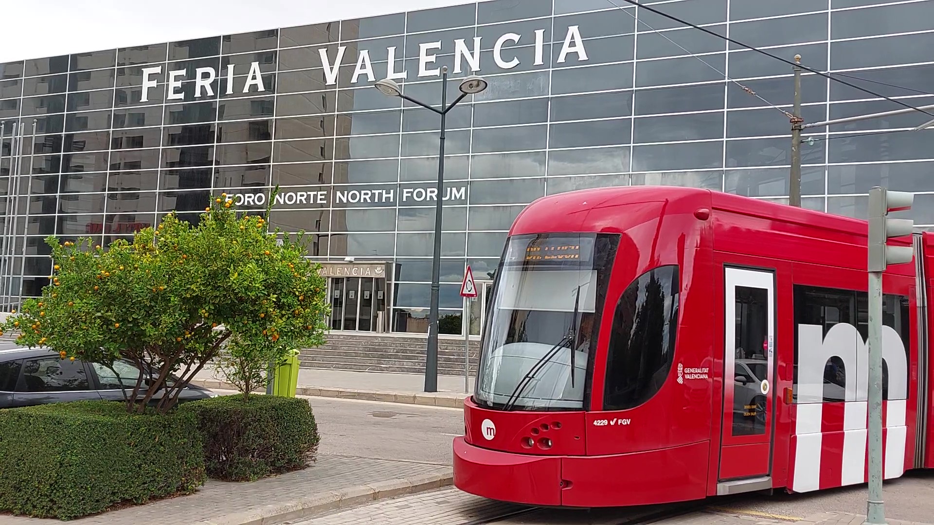 Un metro de Metrovalencia al lado de Feria Valencia