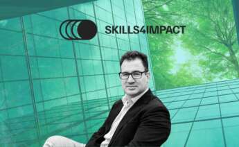 Iker Marcaide con el logo de Skills 4 Impact