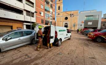 Mercadona colabora con los equipos de emergencia en la DANA