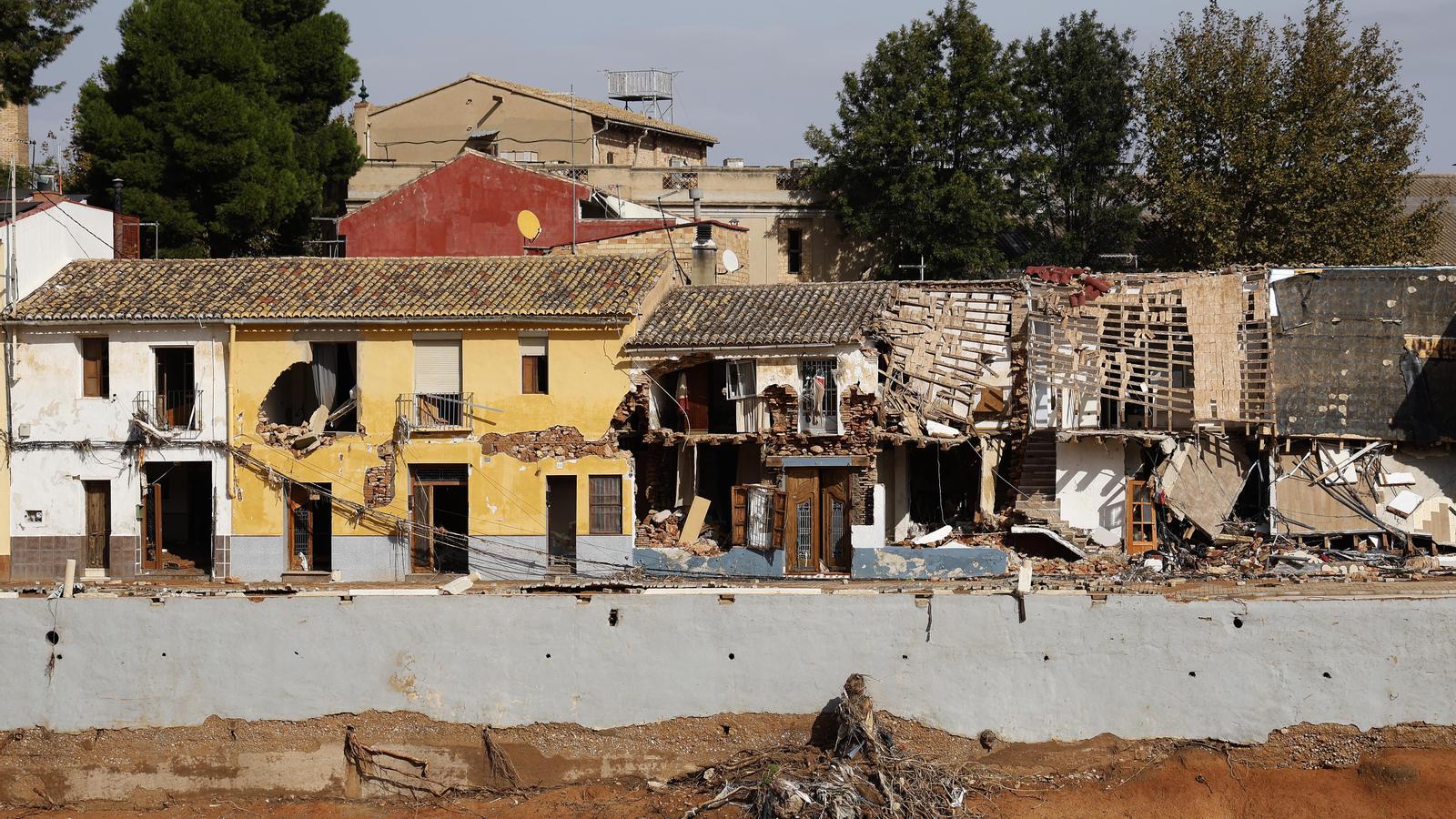 Casas derruidas por el paso de la DANA en el municipio de Picanya, en la Comunidad Valenciana. Miguel Ángel Polo / EFE