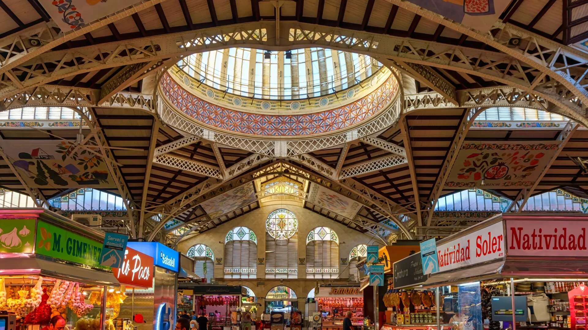 El Mercat Central de València on hi ha comerços que retolen en valencià