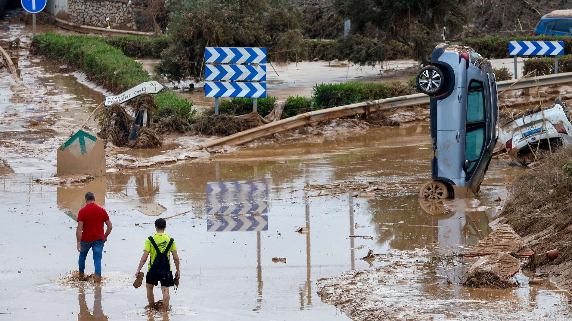 Calle de Paiporta afectada por las lluvias. EFE/Manu Bruque