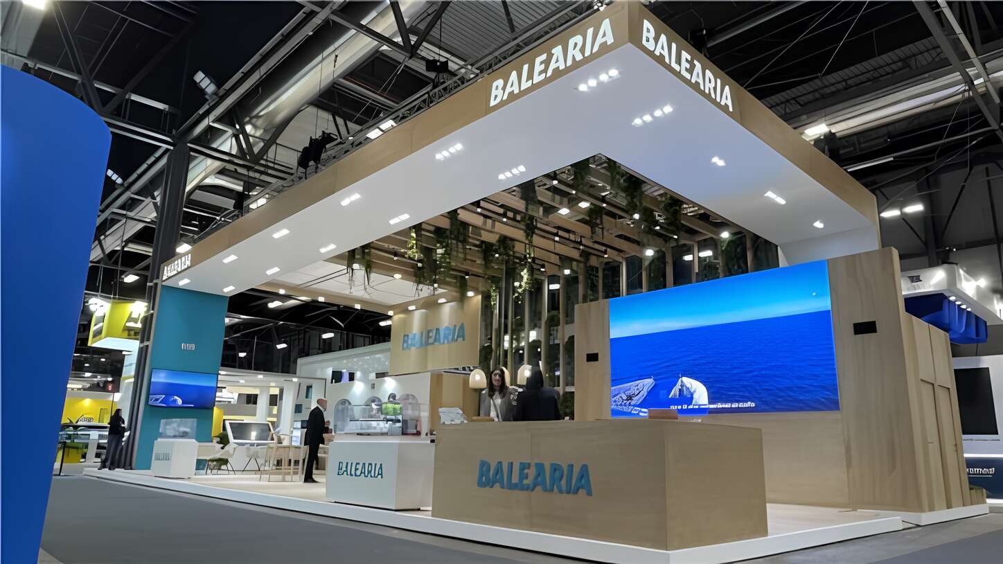 Stand de Baleària en Fitur