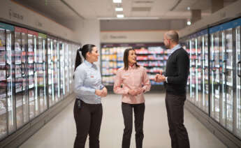 Tres trabajadores de la compañía de supermercados Consum