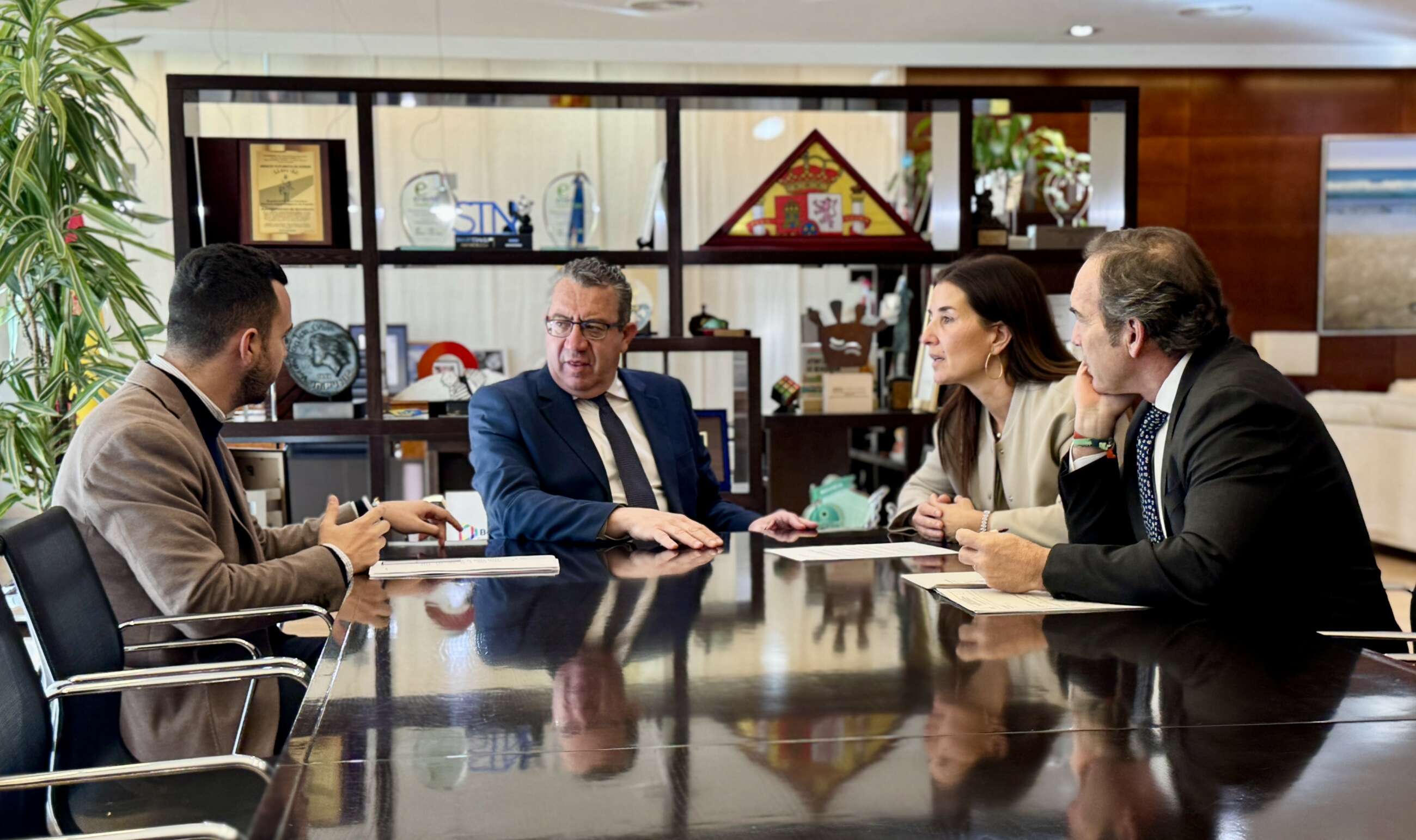 La consellera Ruth Merino y el alcalde de Benidorm