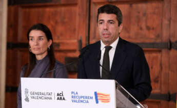 El presidente de la Generalitat, Carlos Mazón, junto a la consellera de Hacienda, Ruth Merino