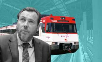 El ministro de transportes, Oscar Puente, con tren de Renfe detrás