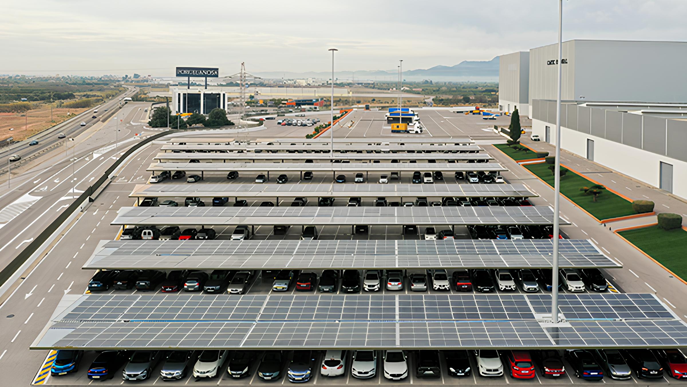 Instalación fotovoltaica ubicada en el parking de Porcelanosa