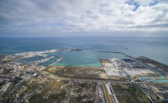 Puerto de Castellón en una vista aérea. Aquí pretende la empresa Sacyr hacen la estación intermodal