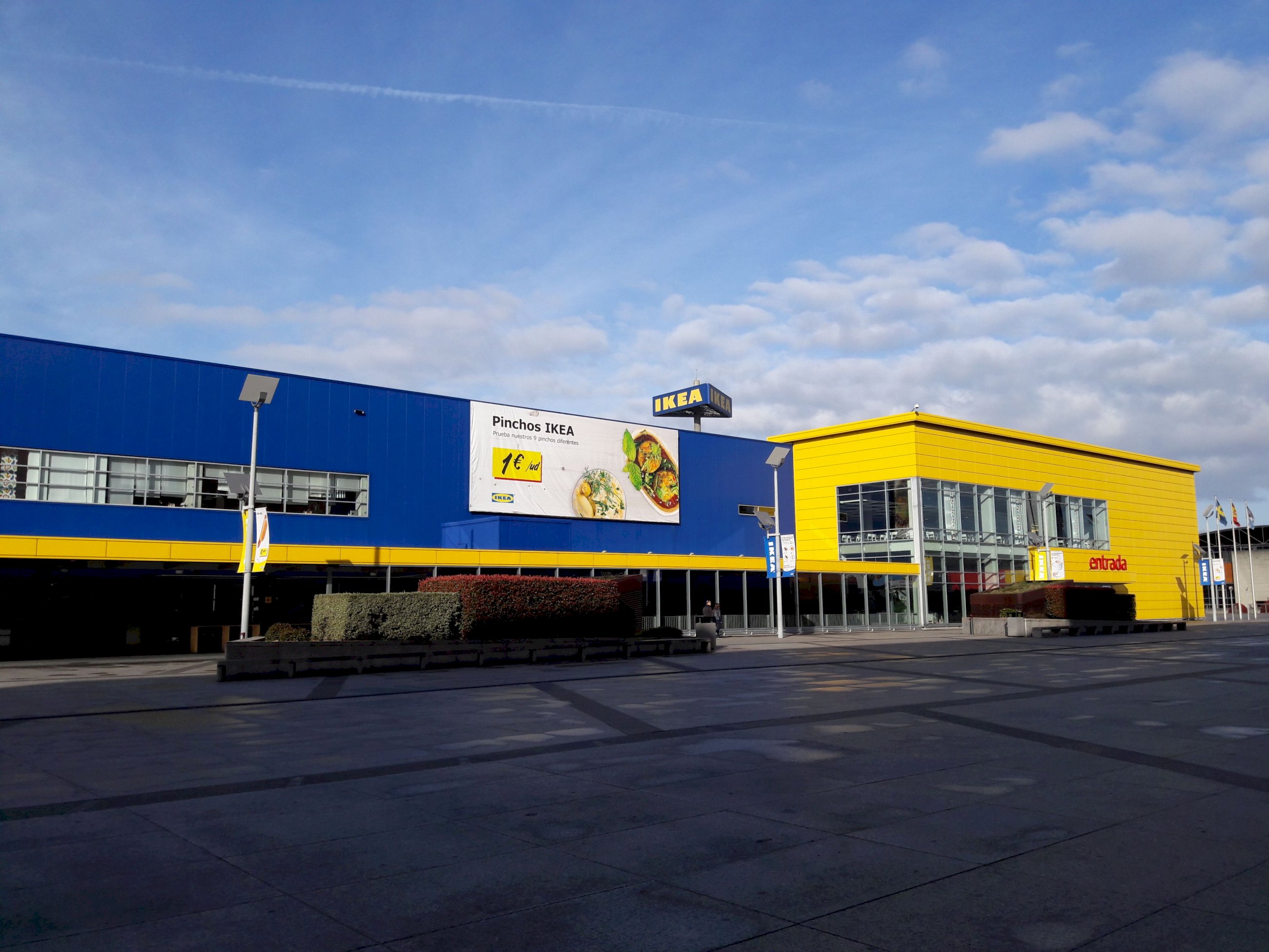 Los vecinos de Pontevedra, Ourense y Lugo podrán recoger en su ciudad los pedidos que hagan a la tienda IKEA de A Coruña