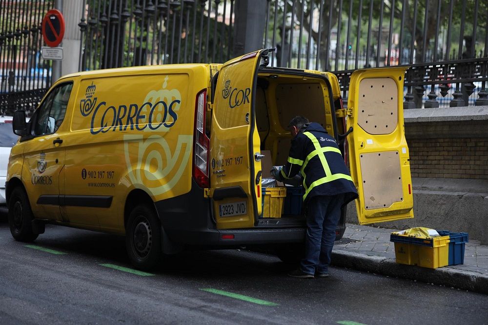 Los sindicatos reclaman la vacunación de los trabajadores de Correos en su consideración de trabajadores esenciales. E.P.