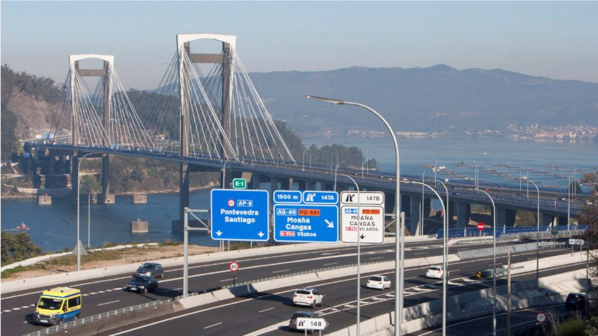 Tramo de la AP-9 a su paso por el Puente de Rande / EFE