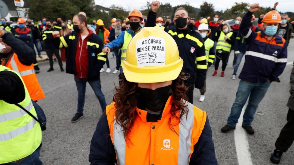 Imagen de archivo de protestas por el cierre de la planta de aluminio de Alcoa en San CIbrao