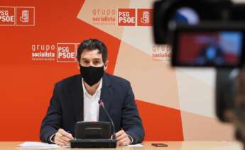 El vicesecratario xeral del PSdeG, Pablo Arangüena, en la rueda de prensa - PSDEG