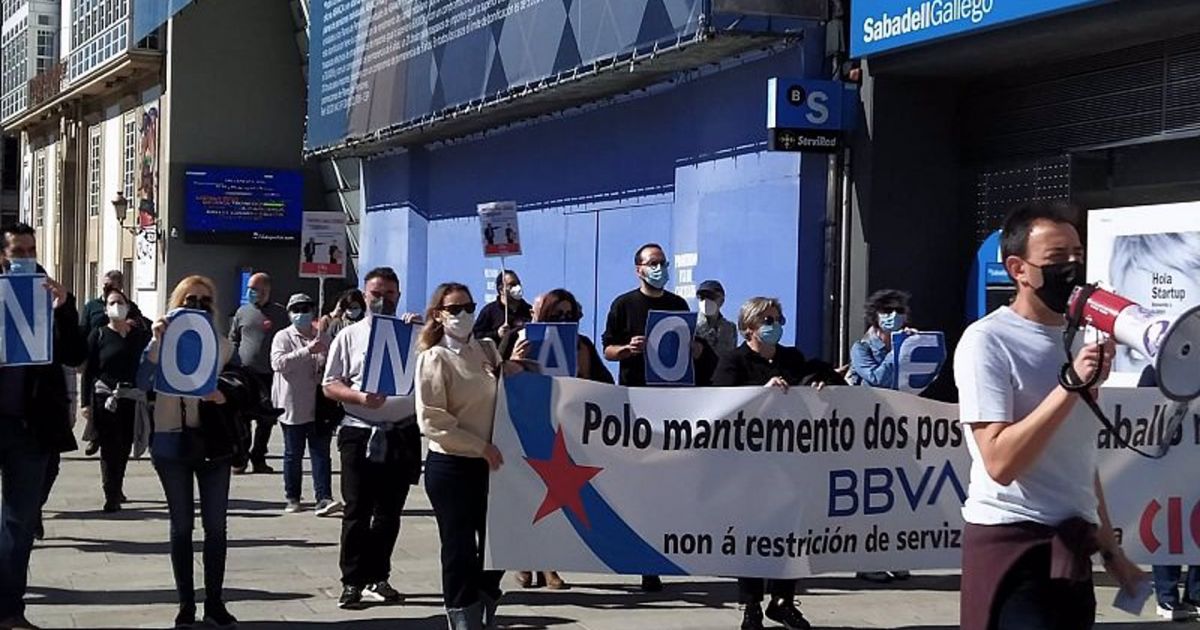 Los sindicatos prevén movilizaciones contra el ERE de BBVA, que afectará a más de un centenar de trabajadores en Galicia / CIG