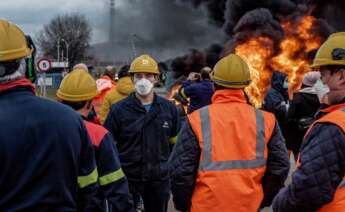 Foto de archivo de las protestas en la factoría de aluminio de San Cibrao. EFE/Emilio Pérez