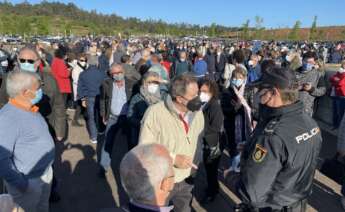 Personas acuden a la vacunación masiva de Santiago de Compostela a 6 de abril de 2021. - Álvaro Ballesteros - Europa Press