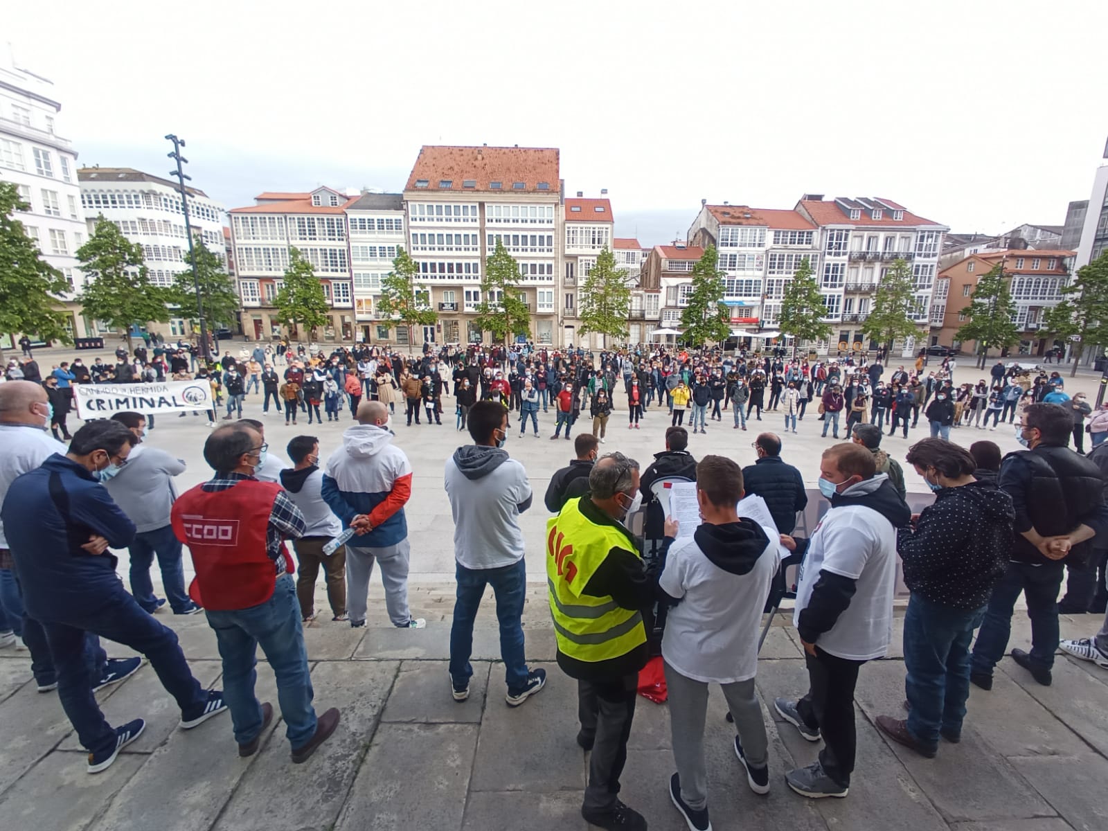 Momento de la concentración en la Plaza de Armas de Ferrol, parte de la jornada de huelga convocada por los trabajadores de Cándido Hermida / Cedida