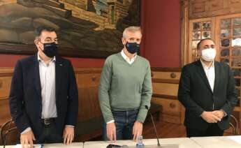 El conselleiro de Cultura, Román Rodríguez, el vicepresidente primero de la Xunta, Alfonso Rueda; y el titular de Sanidade, Julio García Comesaña; antes de la rueda de prensa - EP