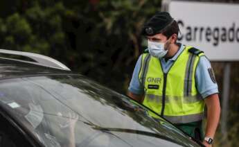 Control de control de movilidad en Portugal, donde la variante Delta del Covid se ha disparado, especialmente en el área de Lisboa. Foto: Agencia EFE