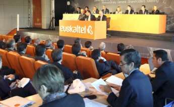 Junta de accionistas de Euskaltel que aprobó la compra de R Cable / EFE