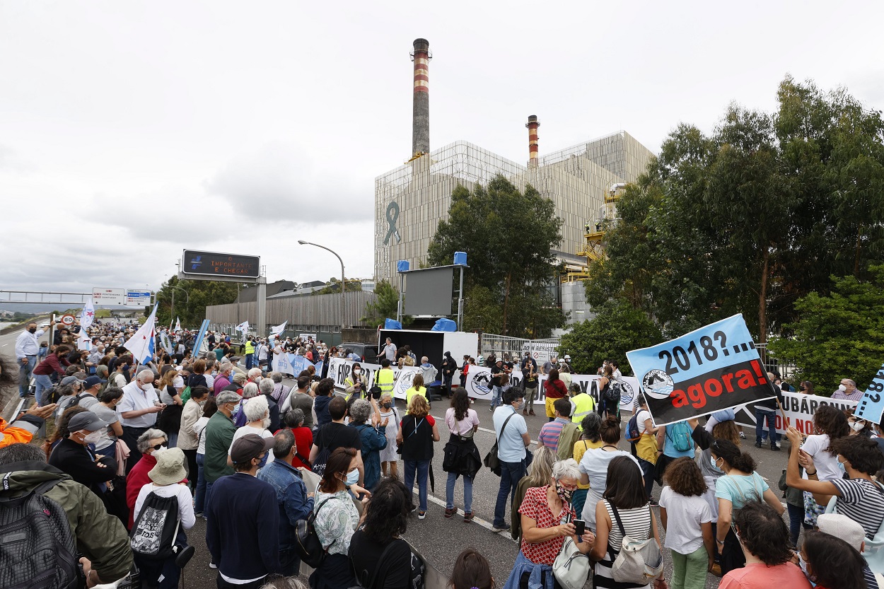 Manifestación en contra de la prórroga de la concesión de Ence en la ría de Pontevedra. Foto: EFE