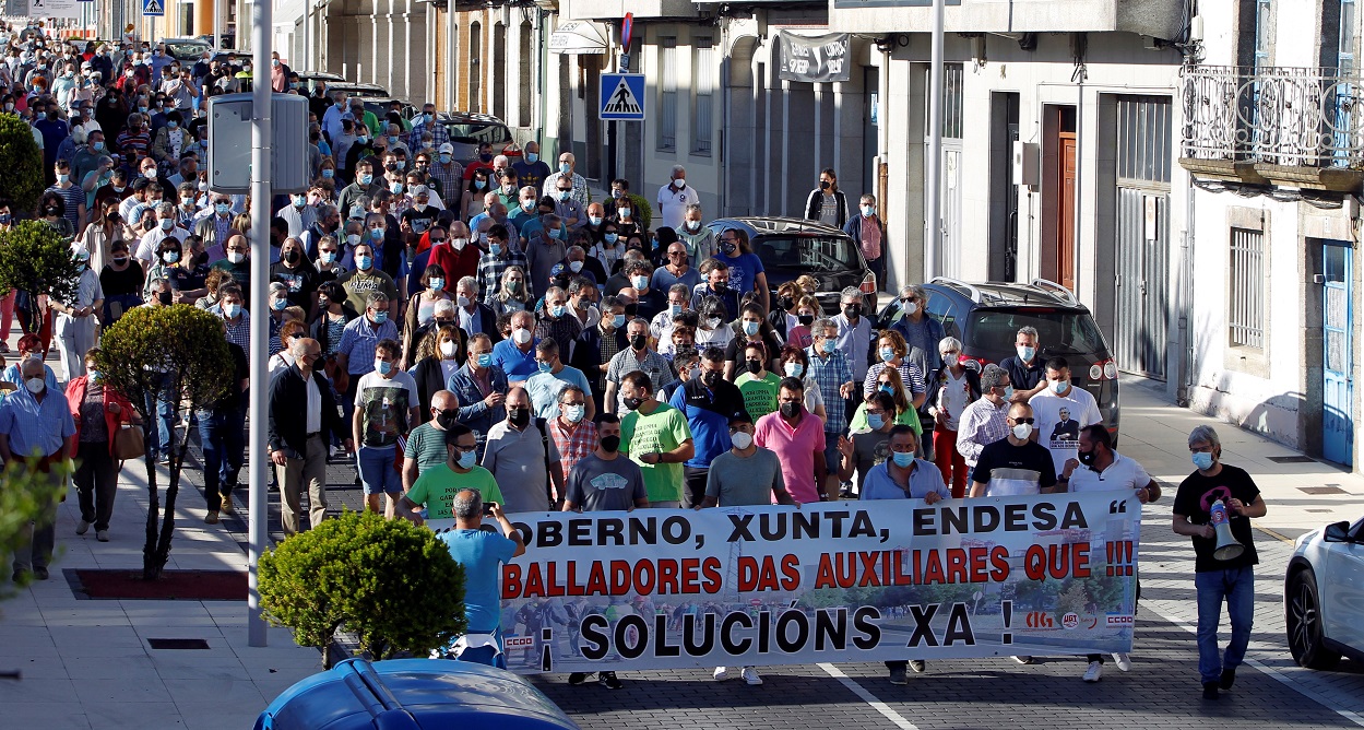 Manifestación en As Pontes en demanda de una transición justa. Foto: EFE/Kiko Delgado