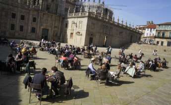 Los casos activos superan los 18.000 y la tasa de positividad desciende a un 13% en Galicia / EP