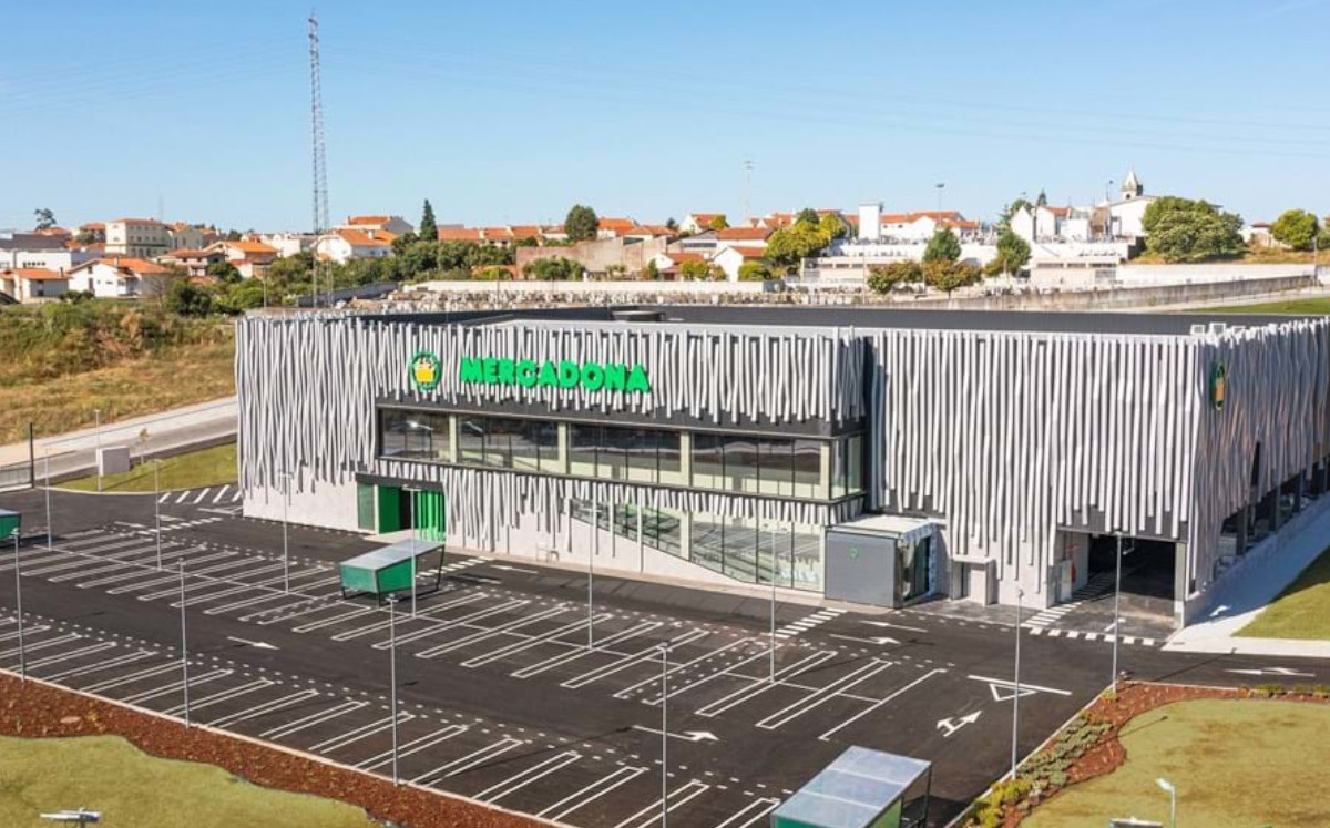 Nuevo supermercado de Mercadona en Espinho / Mercadona