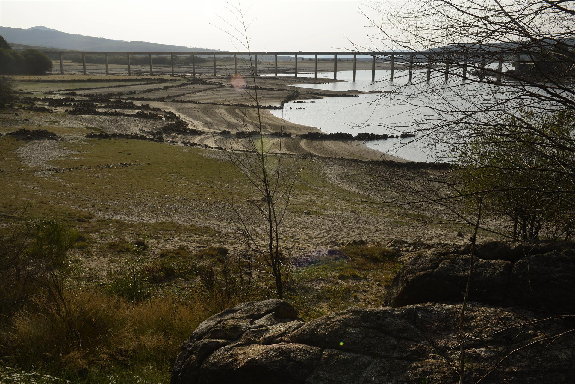 Vista general sobre el estado del embalse de Salas en la cuenca Miño-Sil - Rosa Veiga -