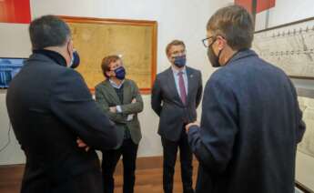 El alcalde de Madrid y portavoz nacional del PP, José Luis Martínez-Almeida (2i), y el presidente de la Xunta de Galicia, Alberto Núñez Feijóo (2d), durante una visita a la exposición 'Antonio Palacios. Soños de modernidade, compromiso con Galicia', en el - Marta Vázquez Rodríguez -