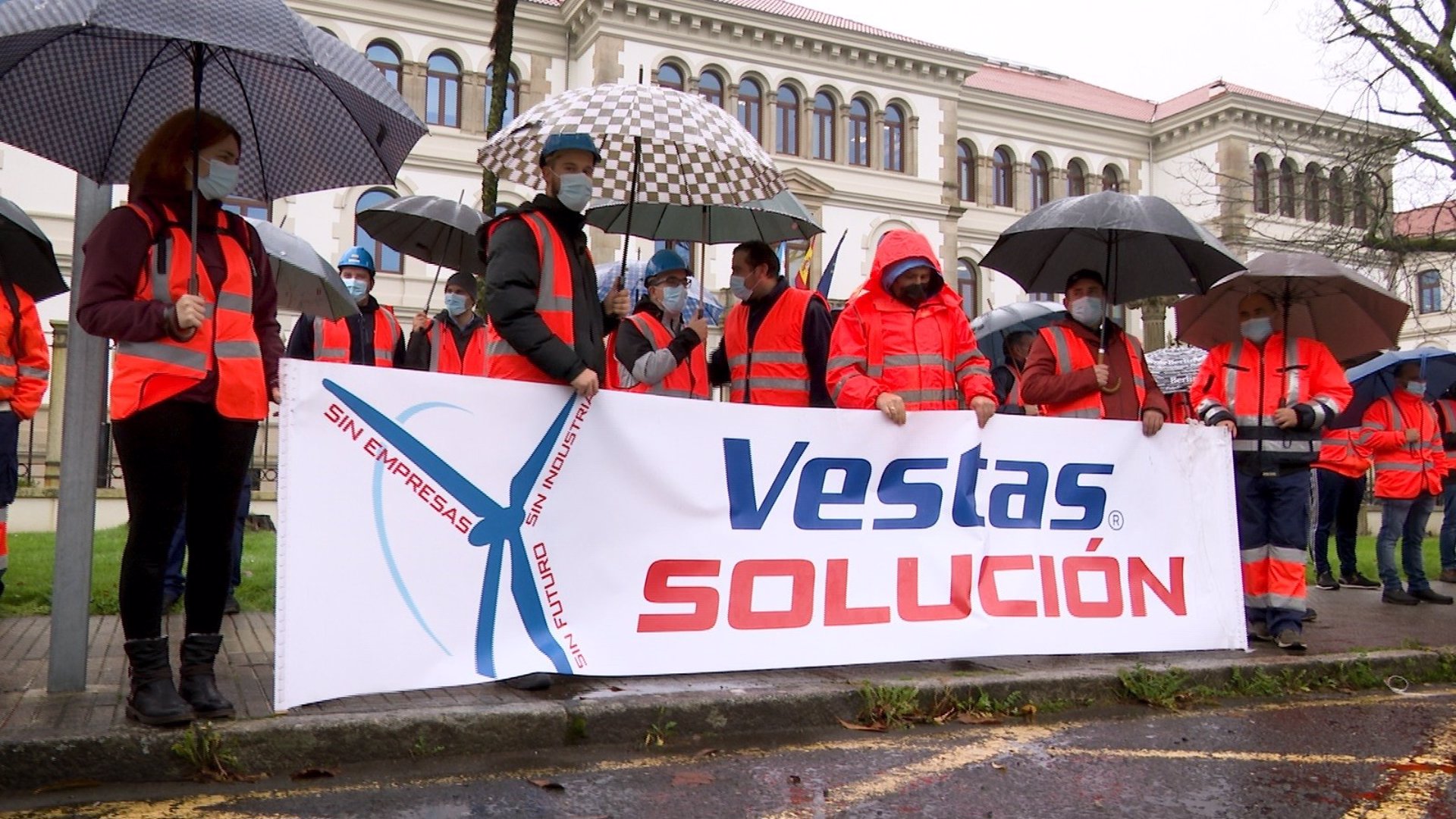 Protesta de trabajadores de Vestas frente a la Xunta