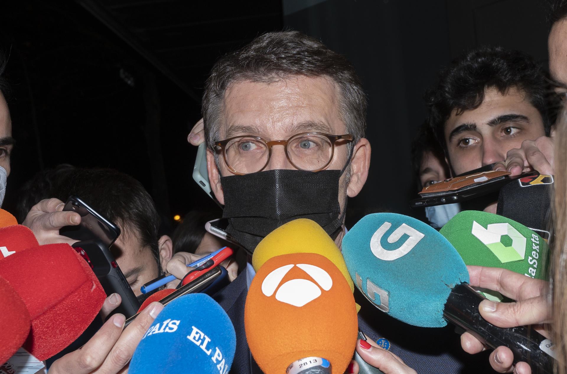 El presidente de la Xunta de Galicia, Alberto Núñez Feijóo, ofrece declaraciones a los medios de comunicación a su salida de la sede de Génova, a 23 de febrero de 2022, en Madrid - Alberto Ortega - Europa Press