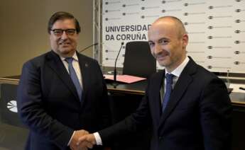 Julio Abalde, rector de la UDC, y Óscar García Maceiras, CEO de Inditex