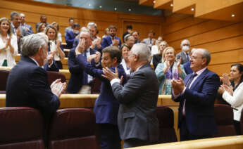 Feijóo llega al Senado, desde donde liderará la oposición del PP a Pedro Sánchez