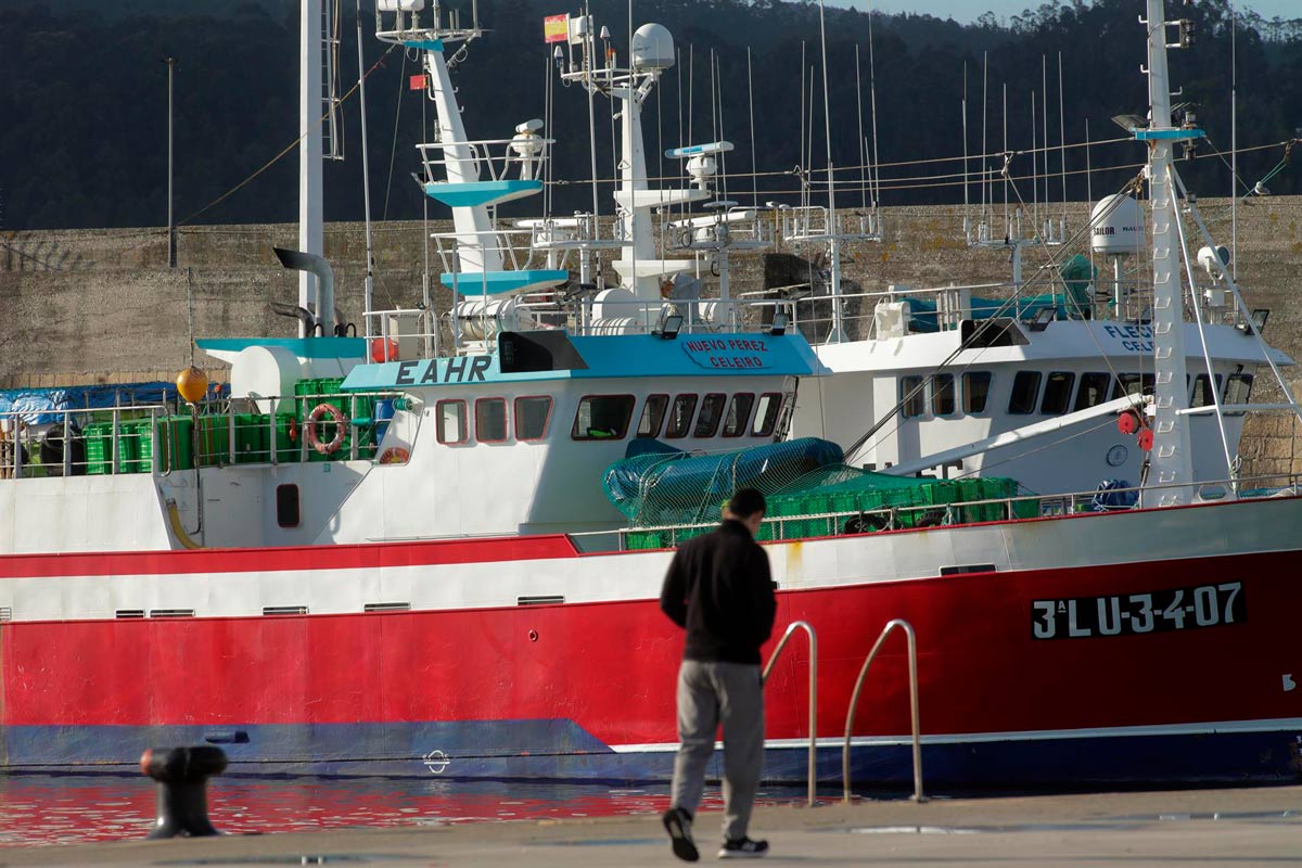 El sector pesquero gallego protesta por el veto de Bruselas a la pesca de fondo