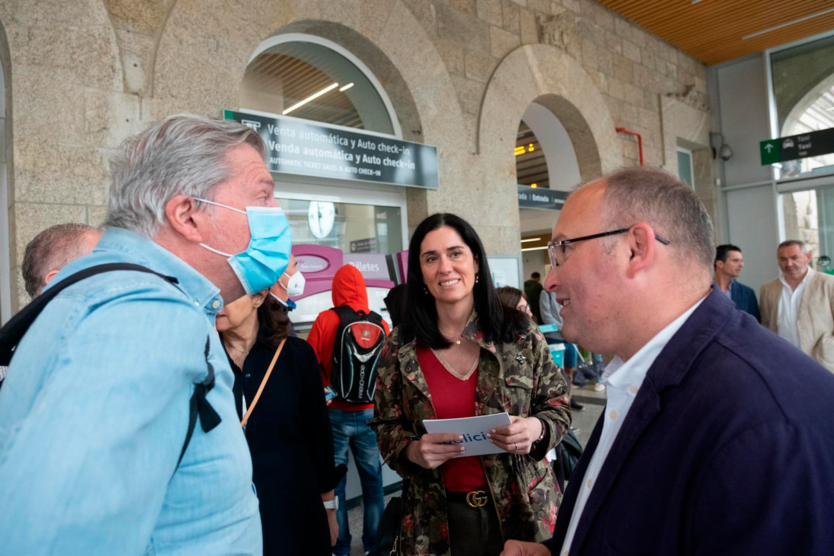 El vicesecretario general de Organización del PP, Miguel Tellado, en la estación de tren de Santiago