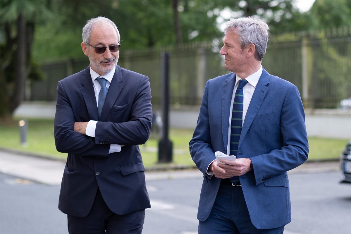 El presidente de la Xunta, Alfonso Rueda, y el de Reganosa, Carlos Collantes