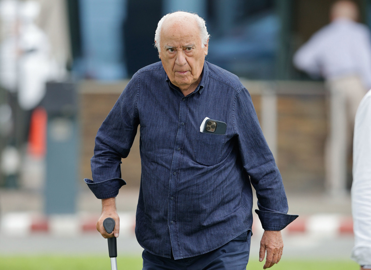 Amancio Ortega, fundador del grupo Inditex, durante la primera jornada del Concurso de Saltos Internacional de A Coruña que se celebra en el Centro Hípico Casas Novas del concello coruñés de Arteixo. EFE/Cabalar