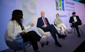 Mesa redonda de la III Jornada de Finanzas Sostenibles, que organiza Abanca en Santiago, con Francisco Conde, Arantxa Tapia y Emilio Bruquetas / Europa Press