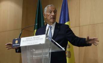 El presidente de la República de Portugal, Marcelo Rebelo de Sousa, visita a la comunidad portuguesa de Andorra después de su encuentro con la ministra de exteriores de Andorra, Maria Ubach, con ocasión de las celebraciones del Dia de Portugal, de Camões y de las Comunidades Portuguesas. EFE / Fernando Galindo