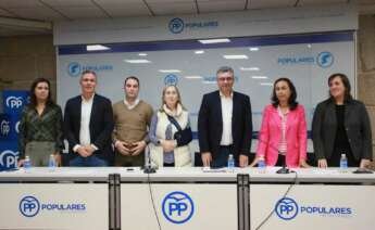 los diputados Ana Pastor y Javier Bas, la senadora Pilar Rojo, la alcaldesa de Marín, María Ramallo, los portavoces de Pontevedra y Vilaboa, Rafa Domínguez y Alberto Acuña, y la concejala de Poio, Rocío Cochón.